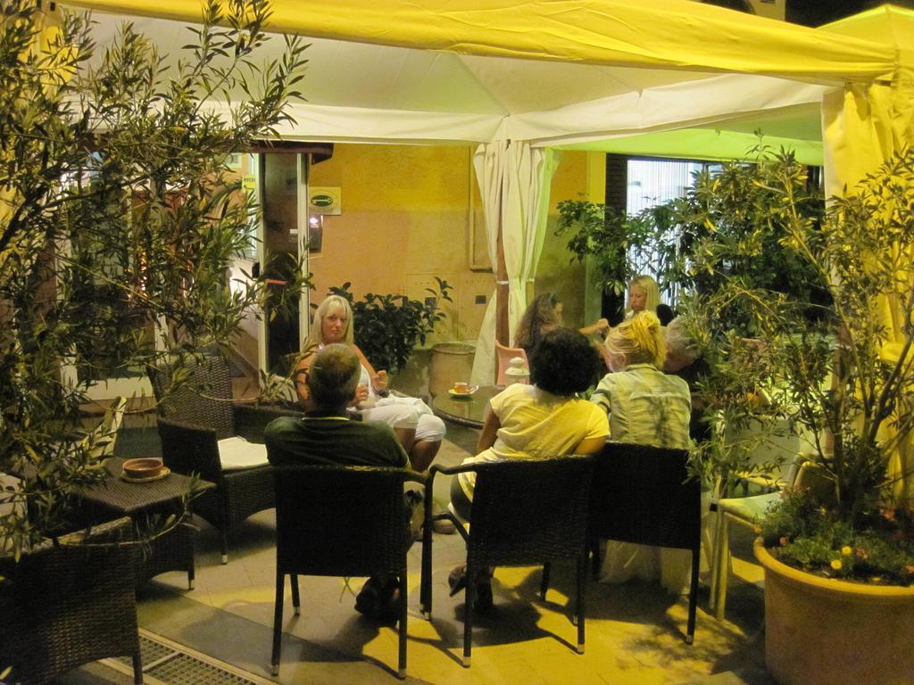 צ'צ'ינה Hotel Il Ponte מראה חיצוני תמונה