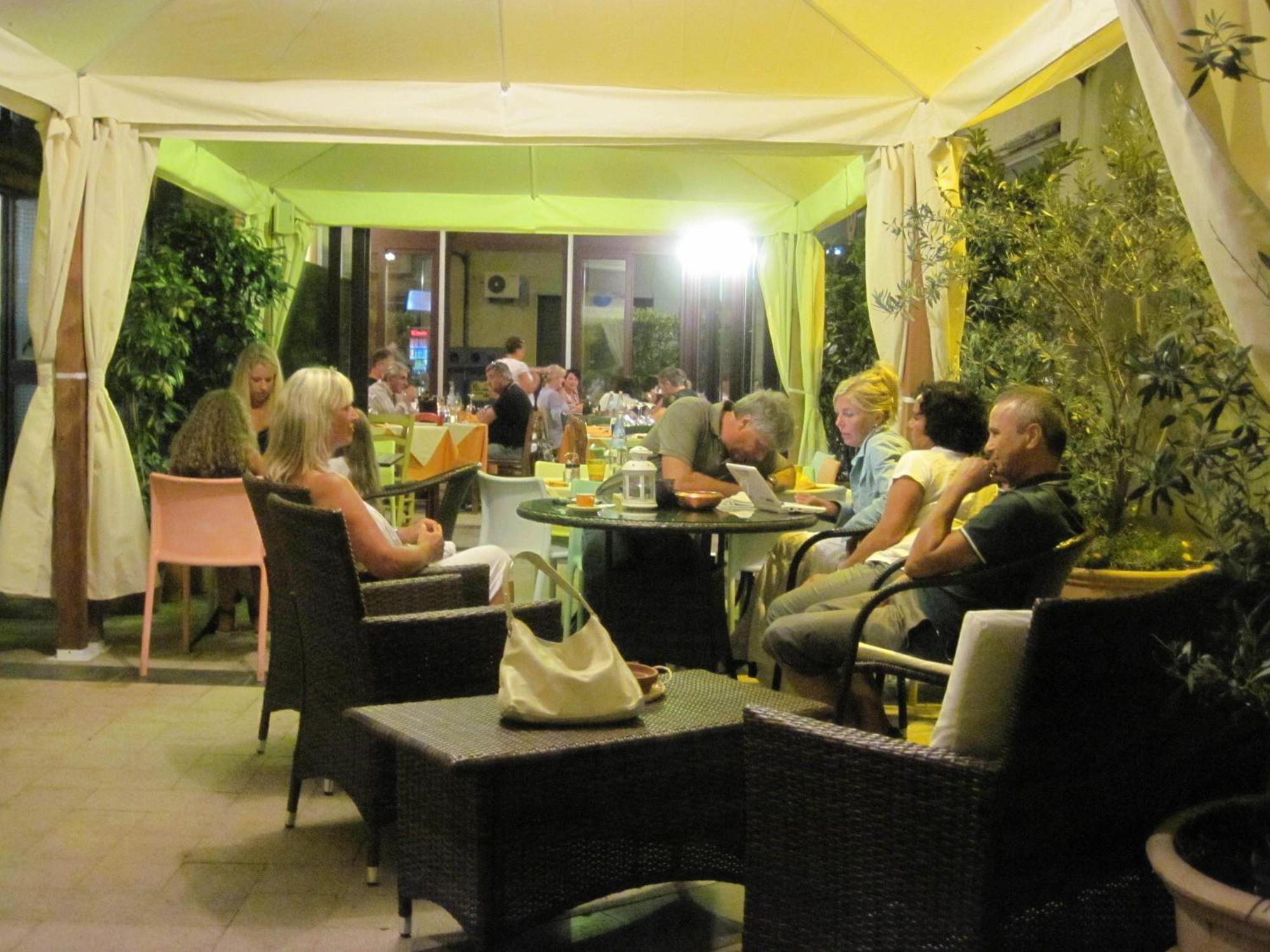 צ'צ'ינה Hotel Il Ponte מראה חיצוני תמונה
