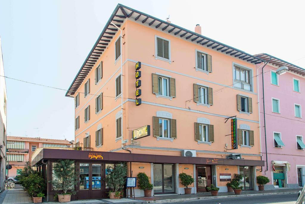 צ'צ'ינה Hotel Il Ponte מראה חיצוני תמונה