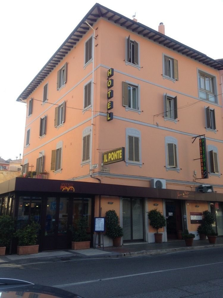 צ'צ'ינה Hotel Il Ponte מראה חיצוני תמונה