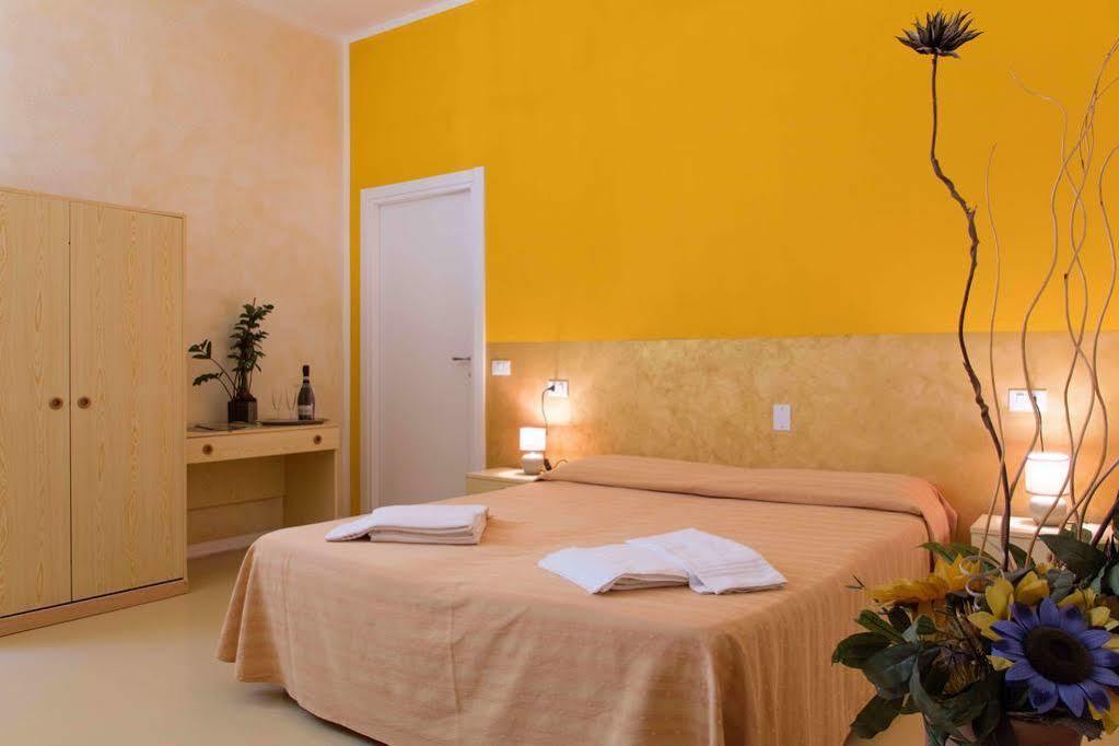 צ'צ'ינה Hotel Il Ponte מראה חיצוני תמונה